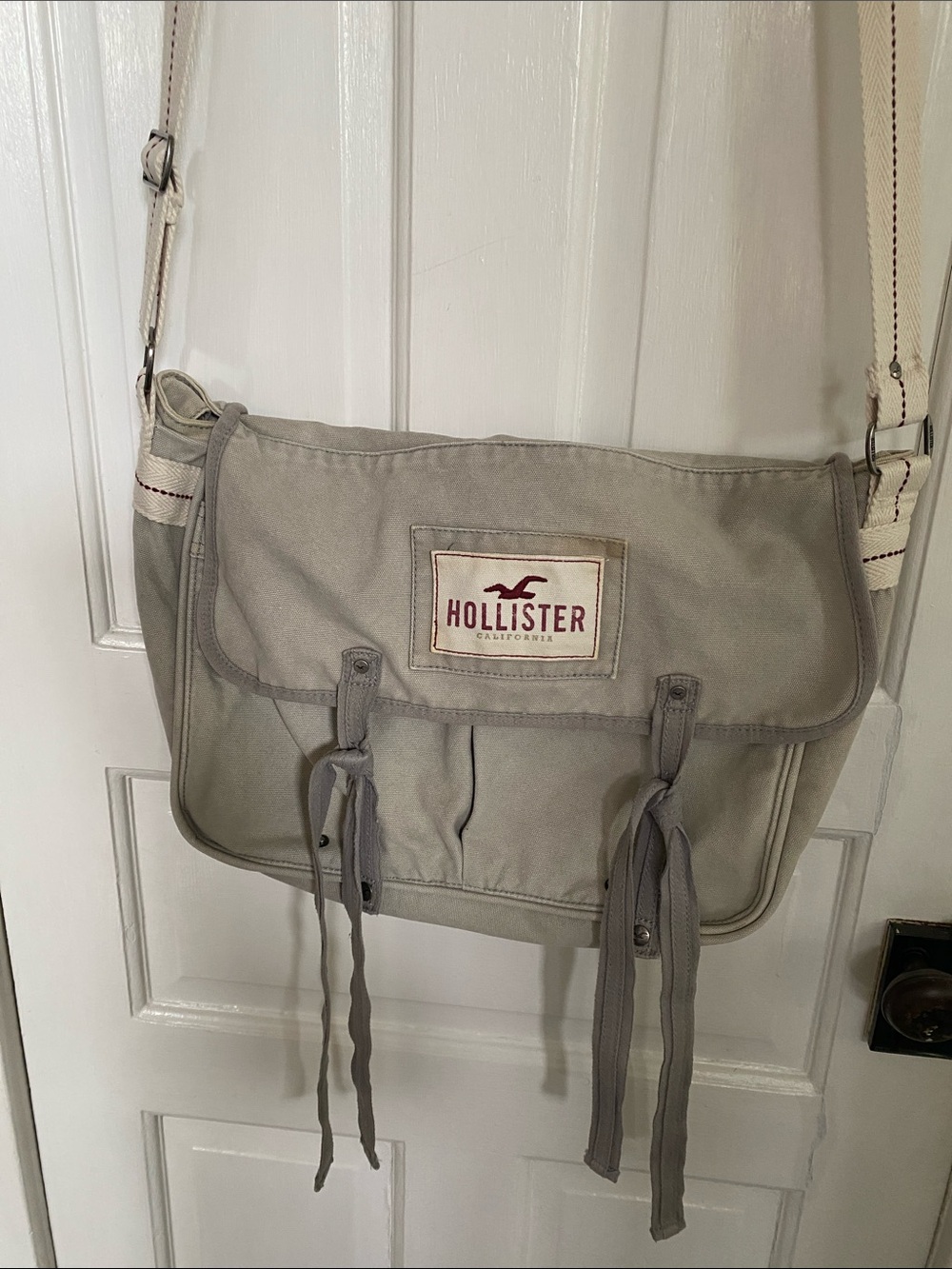 Hollister Vintage YK2 Neutral Grey Canvas Messenger Bag with Adjustable Strap - Picture 2 of 16